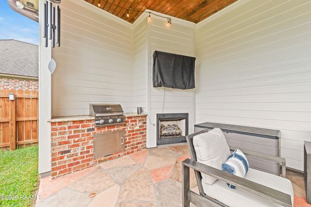 207 Cane Creek Drive, Broussard, LA 70518