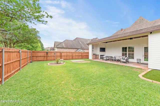 207 Cane Creek Drive, Broussard, LA 70518