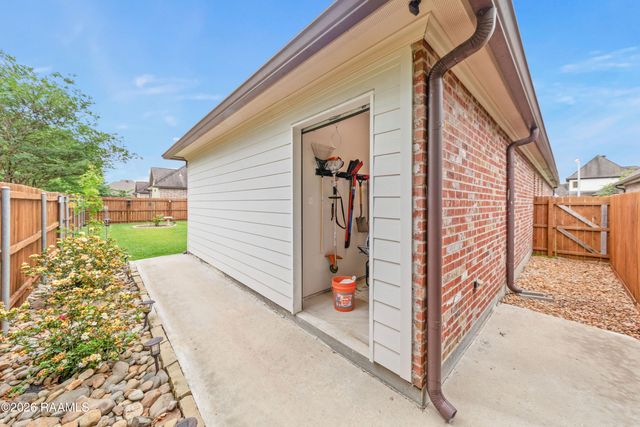 207 Cane Creek Drive, Broussard, LA 70518