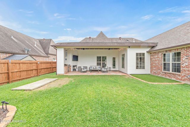 207 Cane Creek Drive, Broussard, LA 70518