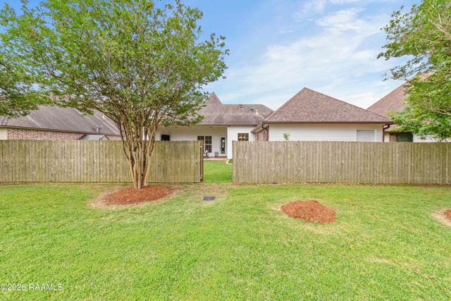 207 Cane Creek Drive, Broussard, LA 70518