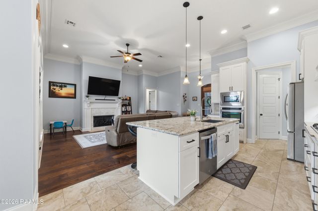207 Cane Creek Drive, Broussard, LA 70518