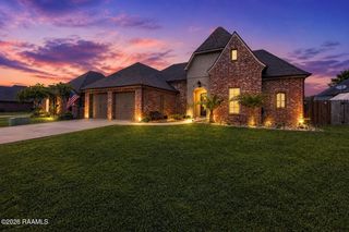 207 Cane Creek Drive, Broussard, LA 70518