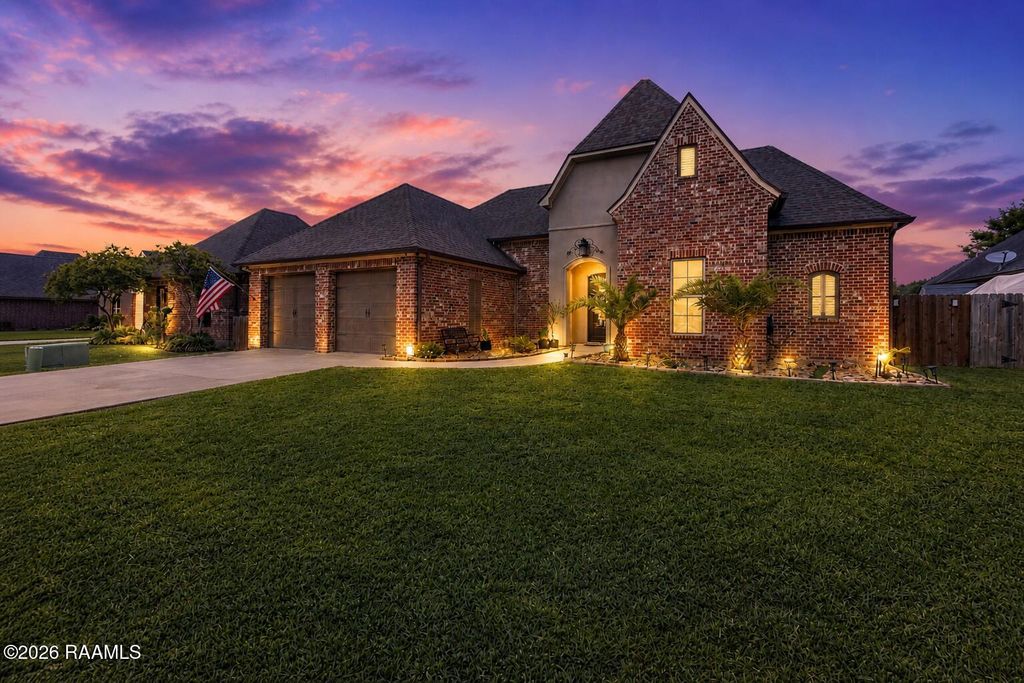 207 Cane Creek Drive, Broussard, LA 70518
