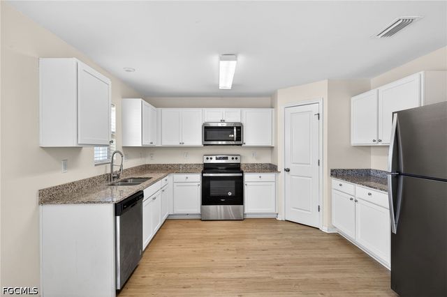 921 Jacaranda PKWY E, Cape Coral, FL 33909