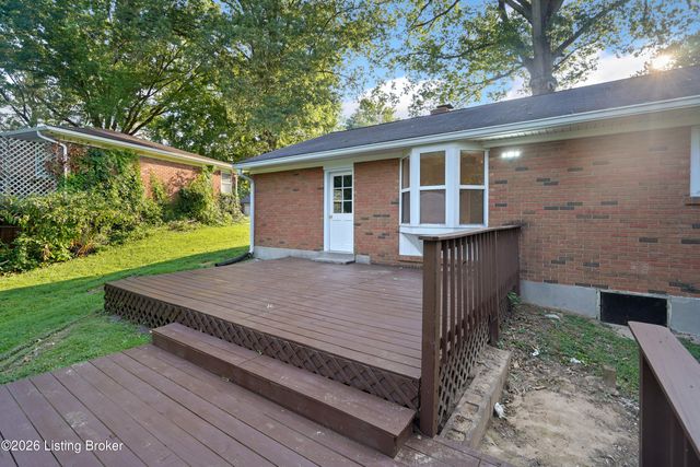 10305 S Dodge Ln, Louisville, KY 40272