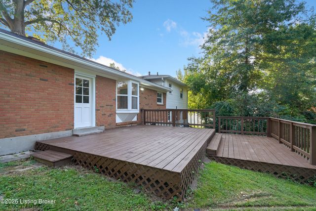 10305 S Dodge Ln, Louisville, KY 40272