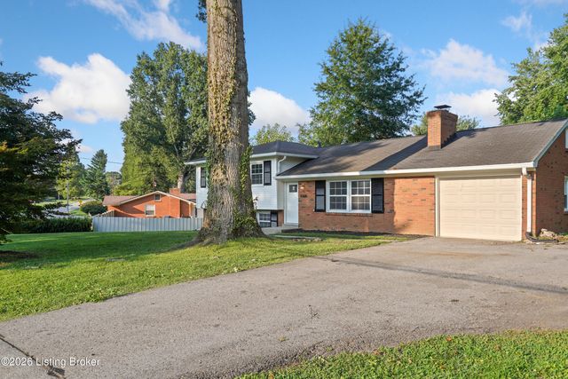 10305 S Dodge Ln, Louisville, KY 40272