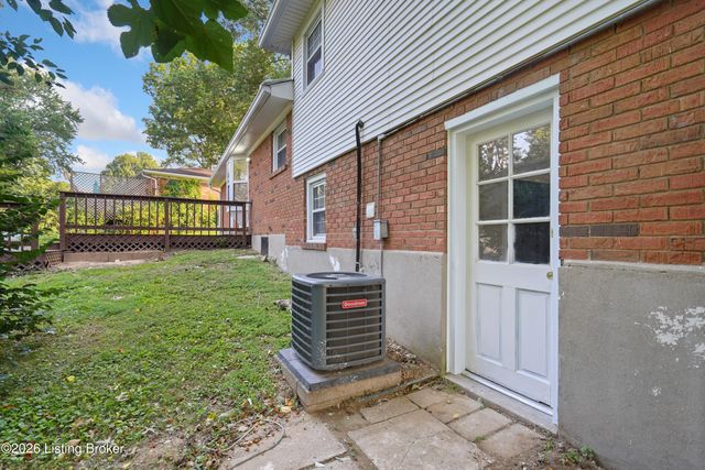 10305 S Dodge Ln, Louisville, KY 40272