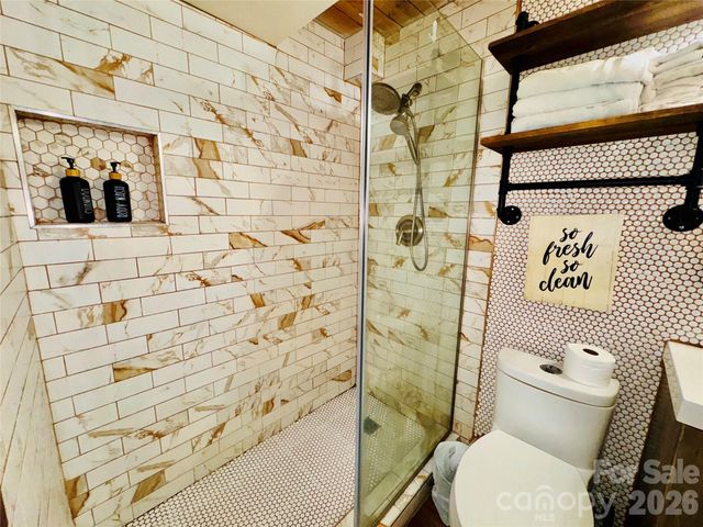 201 S Hoskins Road 132, Charlotte, NC 28208