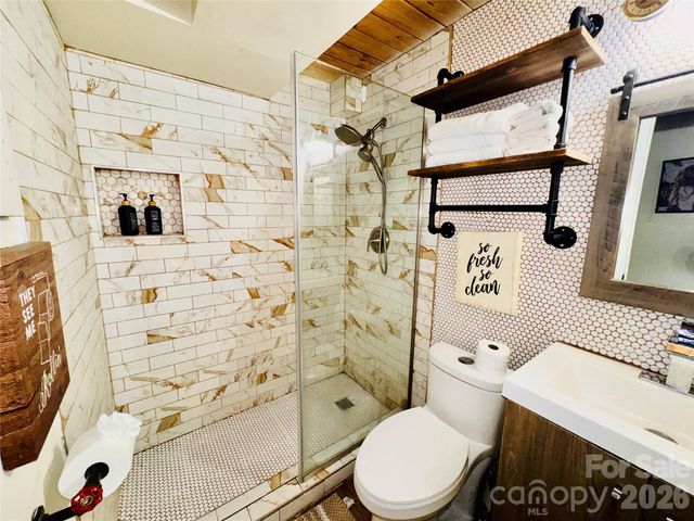 201 S Hoskins Road 132, Charlotte, NC 28208
