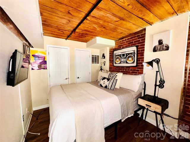 201 S Hoskins Road 132, Charlotte, NC 28208