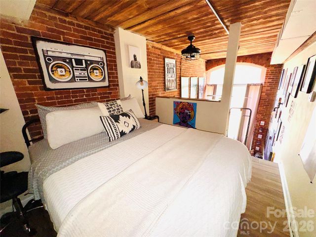 201 S Hoskins Road 132, Charlotte, NC 28208