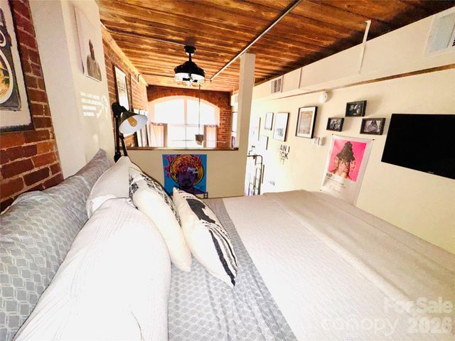 201 S Hoskins Road 132, Charlotte, NC 28208