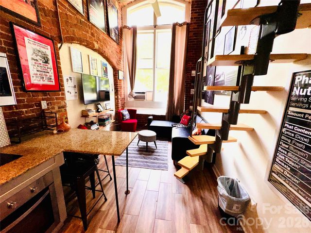 201 S Hoskins Road 132, Charlotte, NC 28208
