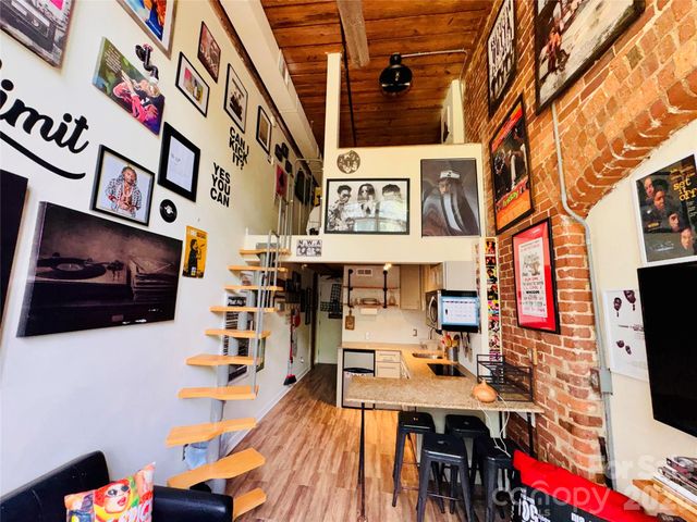 201 S Hoskins Road 132, Charlotte, NC 28208