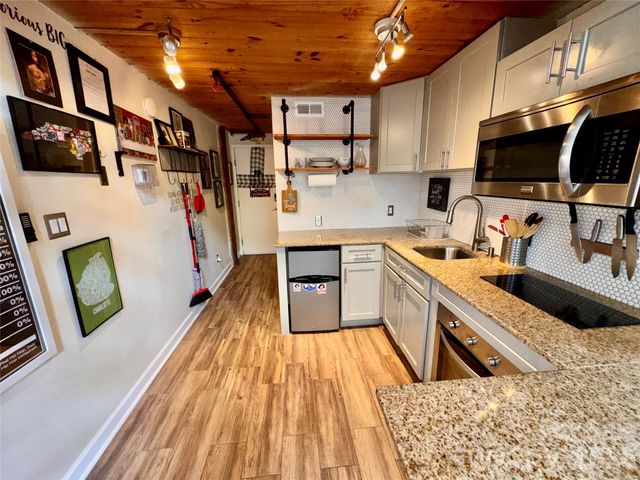 201 S Hoskins Road 132, Charlotte, NC 28208