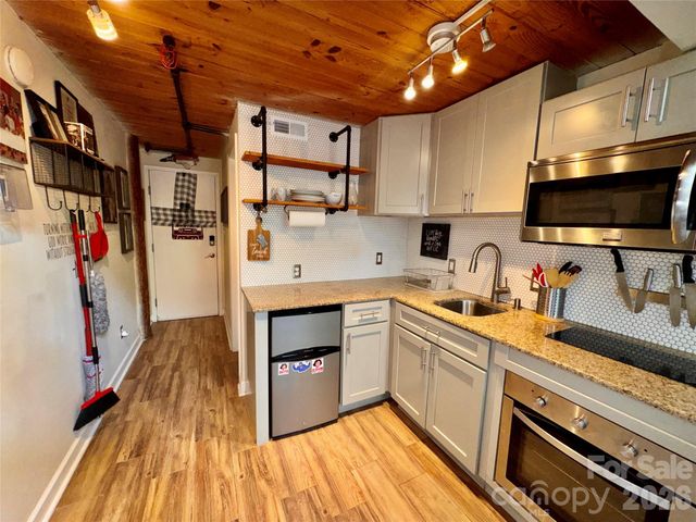201 S Hoskins Road 132, Charlotte, NC 28208