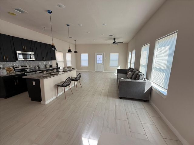 219 S 7th Street, Beasley, TX 77417