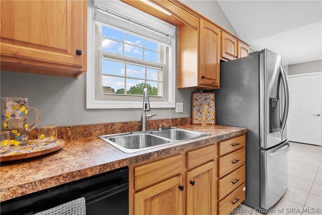 2000 Sterling Oaks Drive, Sellersburg, IN 47172