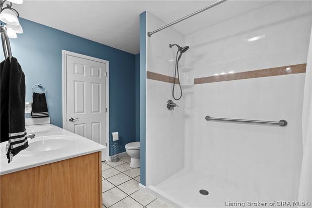 2000 Sterling Oaks Drive, Sellersburg, IN 47172