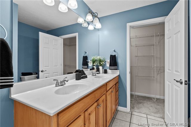 2000 Sterling Oaks Drive, Sellersburg, IN 47172