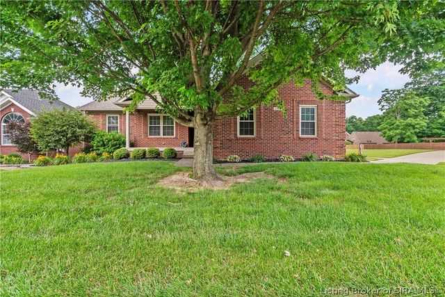 2000 Sterling Oaks Drive, Sellersburg, IN 47172
