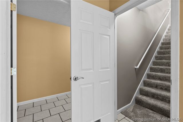 2000 Sterling Oaks Drive, Sellersburg, IN 47172