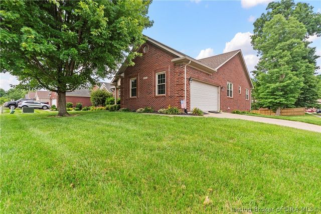 2000 Sterling Oaks Drive, Sellersburg, IN 47172