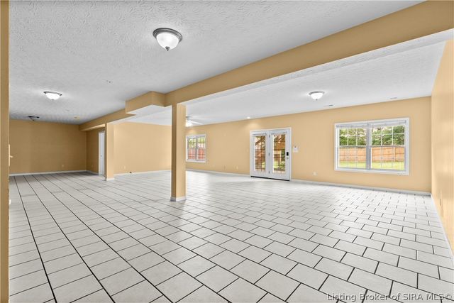 2000 Sterling Oaks Drive, Sellersburg, IN 47172