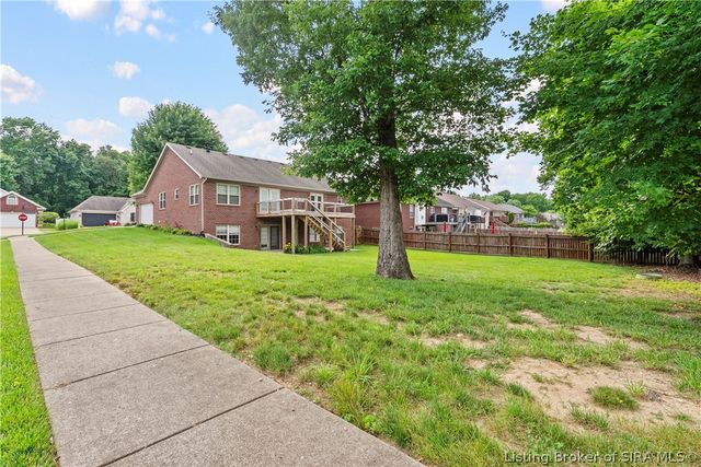 2000 Sterling Oaks Drive, Sellersburg, IN 47172