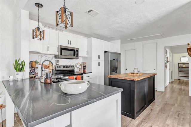 1933 N San Jacinto Street, Liberty, TX 77575