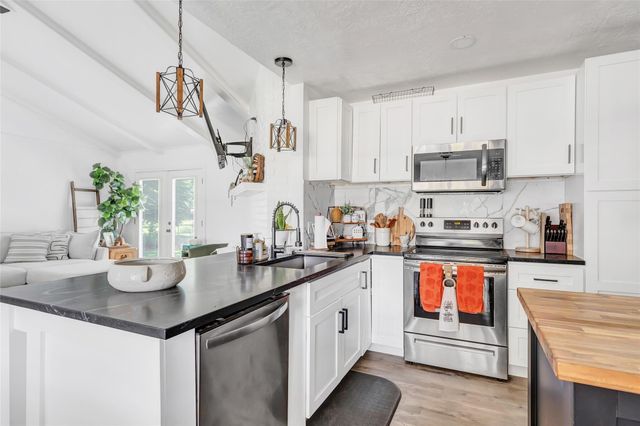 1933 N San Jacinto Street, Liberty, TX 77575