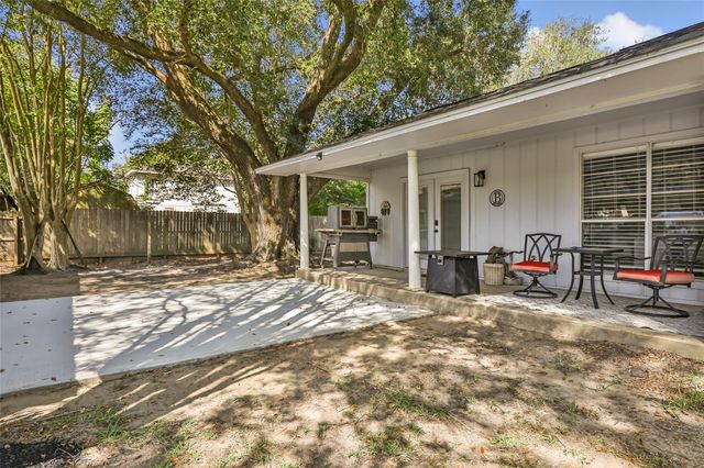 1933 N San Jacinto Street, Liberty, TX 77575