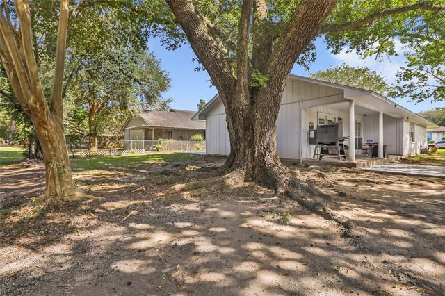 1933 N San Jacinto Street, Liberty, TX 77575