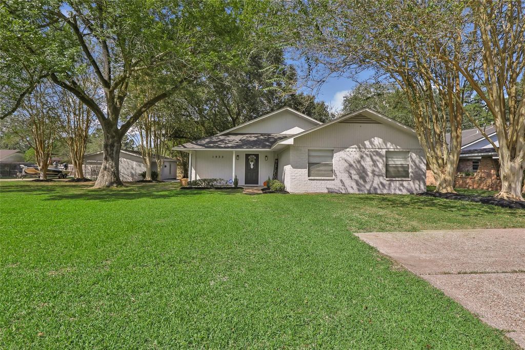 1933 N San Jacinto Street, Liberty, TX 77575