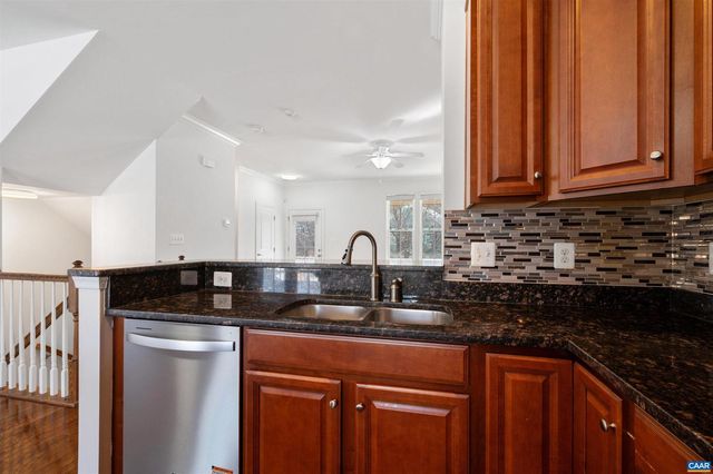 1511 WICKHAM POND DR, Charlottesville, VA 22901