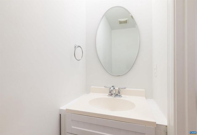 1511 WICKHAM POND DR, Charlottesville, VA 22901