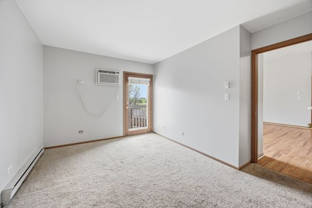 4404 W Shamrock Lane 3B, Mchenry, IL 60050