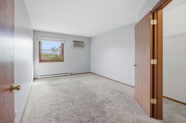 4404 W Shamrock Lane 3B, Mchenry, IL 60050