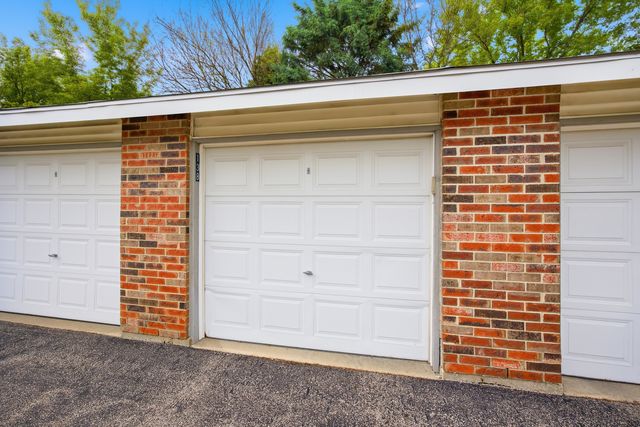 4404 W Shamrock Lane 3B, Mchenry, IL 60050