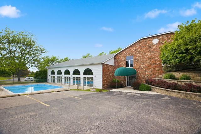 4404 W Shamrock Lane 3B, Mchenry, IL 60050