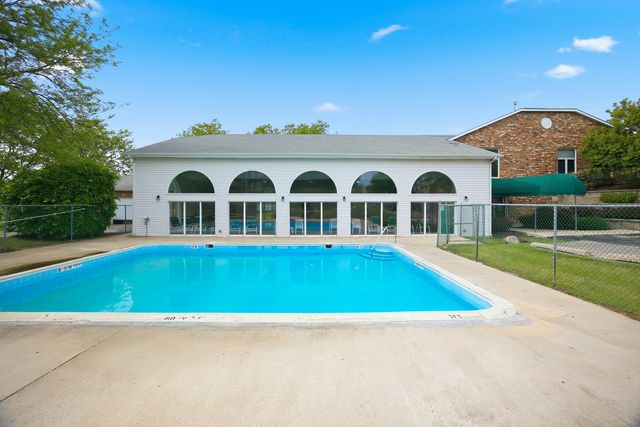 4404 W Shamrock Lane 3B, Mchenry, IL 60050