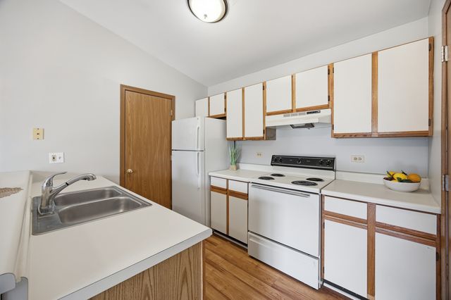 4404 W Shamrock Lane 3B, Mchenry, IL 60050