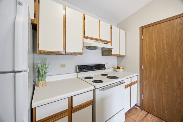 4404 W Shamrock Lane 3B, Mchenry, IL 60050
