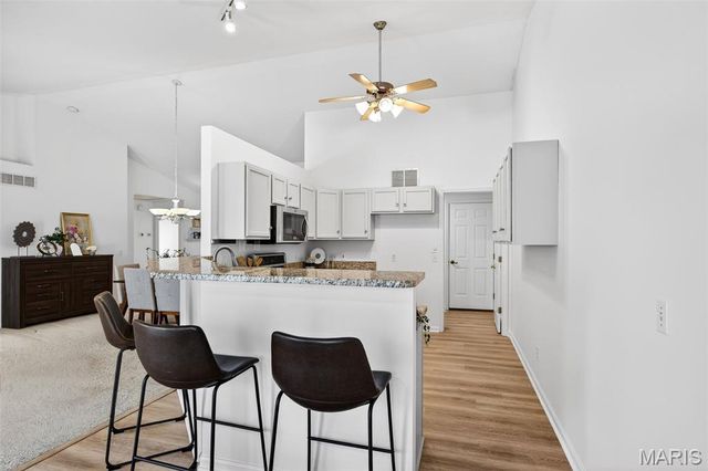 16 Hill Pointe Court 34, St Charles, MO 63303