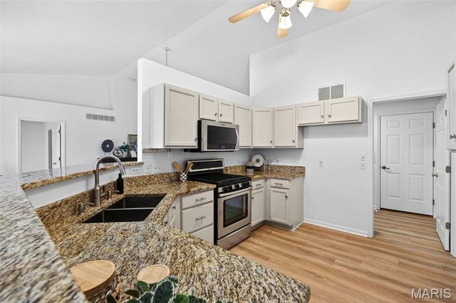 16 Hill Pointe Court 34, St Charles, MO 63303