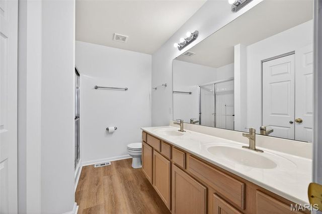 16 Hill Pointe Court 34, St Charles, MO 63303