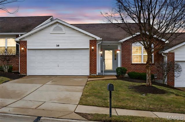 16 Hill Pointe Court 34, St Charles, MO 63303