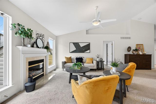 16 Hill Pointe Court 34, St Charles, MO 63303